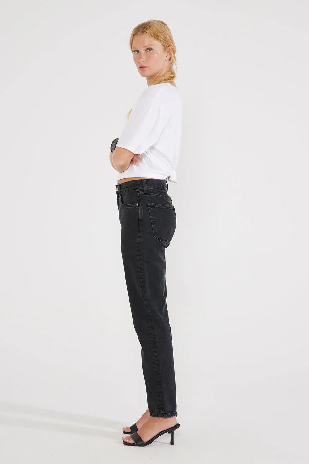 Finn Slim Straight Jeans: Black Rock