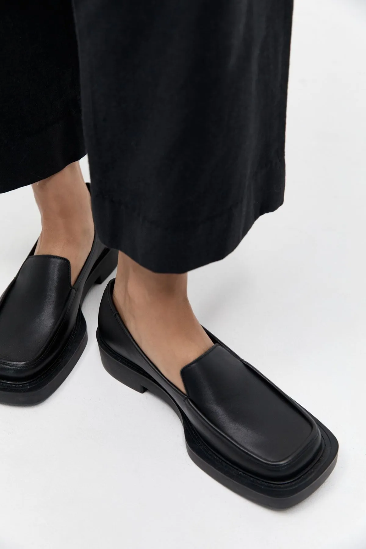 SQUARE LOAFER-BLACK